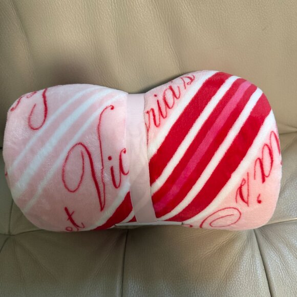 Victoria's Secret Cozy Plush Blanket SZ:50"x 60" NEW with TAGS - Picture 4 of 4